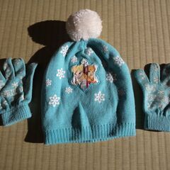 アナ雪　毛糸の帽子と手袋セット