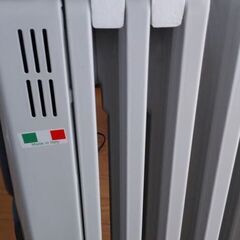 デロンギオイルヒーター HR03812T ピカピカのイタリア製