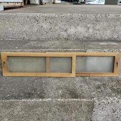 昭和レトロ　古い硝子戸　木枠ガラス　長方形　カフェインテリア　窓枠
