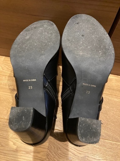 定価2万円ほど　アンタイトル　ショートブーツ　黒　23