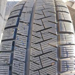 スタッドレスタイヤ　[215/60R17]