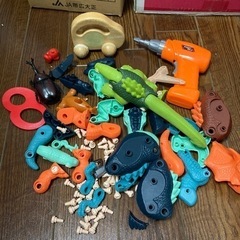 恐竜　組み立て　大工さん　ねじ　おもちゃ