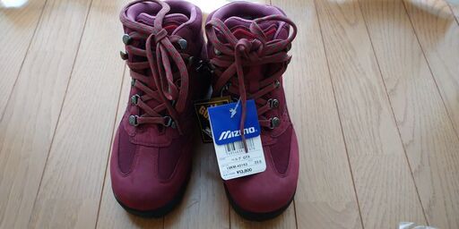 ミズノ防水トレッキングブーツ　ベルグGTX22.5㎝（新品未使用）