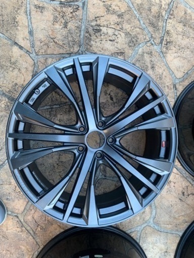 LEONIS 20インチ 8.5J オフセット52 pcd 114.3