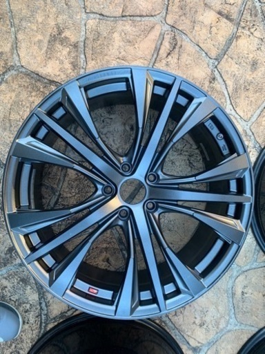 LEONIS 20インチ 8.5J オフセット52 pcd 114.3