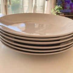 食器　皿6枚＋パスタ皿4枚＋サラダボール1つ