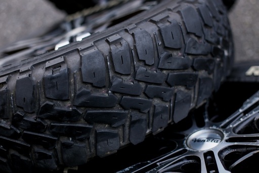 MUDSTAR RADIAL M/T 195/80R15C　107/105N 19年製　Veneta6穴アルミホイール　ハイエース Amazon.co.jp: MUDSTAR RADIAL M/T 195/80R15 107/105N WL ホワイト