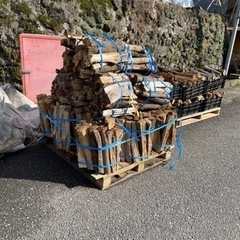 薪ストーブ用薪300kg30000円、1kg100円