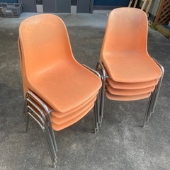 樹脂製の椅子