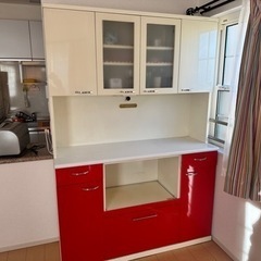 赤&白のオシャレな食器棚あげます