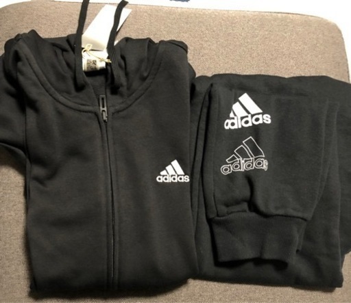 取引完了しました　adidas 新品上下セットタグ付き