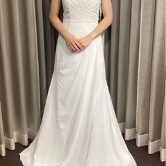 ウェディングドレス　スレンダーライン　Vネック