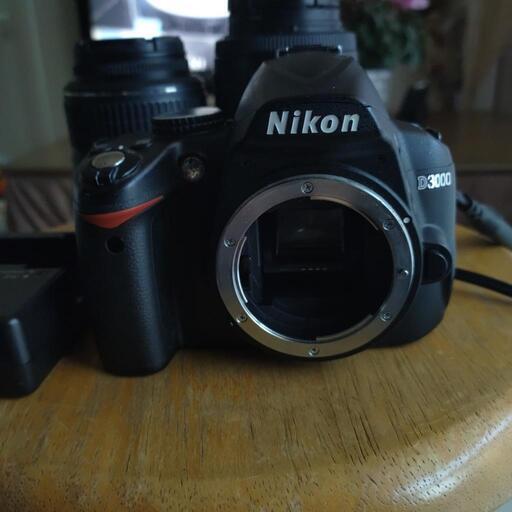 お取り引き決定しました美品！Nikon.D3000.DIGITAL一眼レフCamera.望遠ズームレンズ200㍉
