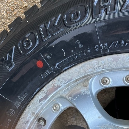 確かランクル？　265/70R16  スタッドレスタイヤ！