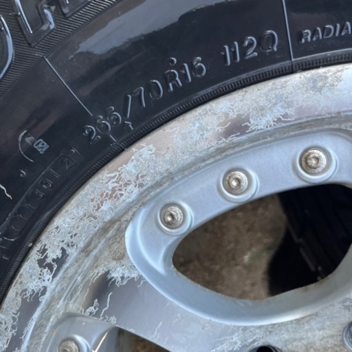 確かランクル？　265/70R16  スタッドレスタイヤ！