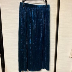 ブルーのロングスカート