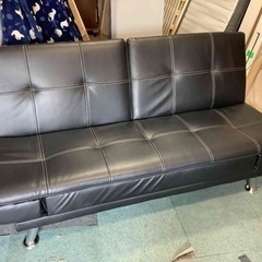 【リサイクルサービス八光　田上店　配達・設置OK】ブラック　3人掛けレザータイプソファベッド