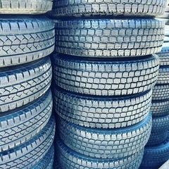 ハイエース用鉄ホイール付きスタッドレスタイヤ30セットぐらい入荷しました、アマントレーディング株式会社、大府市