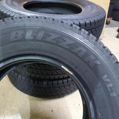 ◆◆SOLD OUT！◆◆　工賃込み☆ハイエースやキャラバン用バリ山スタッドレス☆一番人気ブリヂストンブリザックVL1別途でホイールセット可能☆195/80R15　バン規格LTタイヤ■ある条件で3000円、又は1000円値引き！価格交渉も可能☆