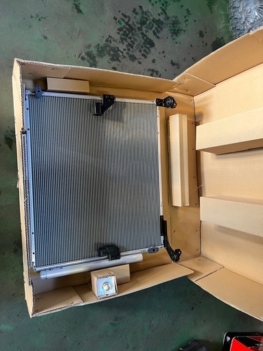 トヨタ ランドクルーザープラドJ150W エアコンコンデンサー パーツ