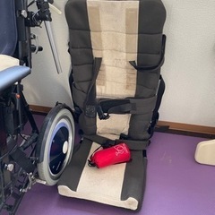 肢体不自由児用車椅子。12〜16歳用。　全4点