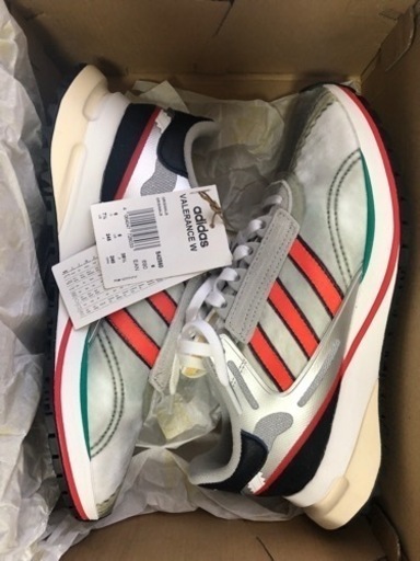 アディダスオリジナルスニーカー新品