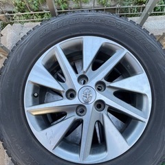 スタッドレスタイヤ215/65/16 