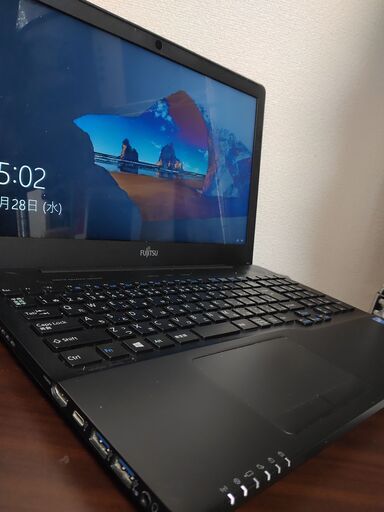 黒富士通 高年式18年モデル　高速SSD240G搭載　メモリ4G CD/DVD/読み書き　薄型スリム　大画面15.6インチ　高音質専用スピーカー内蔵　USB3.0 Wifi対応