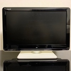 シャープ製　液晶カラーテレビ　19V型　2010年製