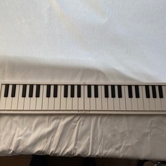 折りたたみ式電子ピアノ・49鍵・収納に便利・128音色・充電式・...