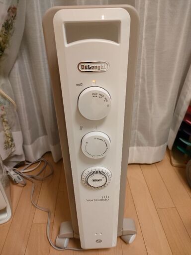 値下げしました✩.*˚2022/11/27に購入した新古品 デロンギ rhj21f0812-wh