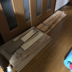 棚を組んでいた木材