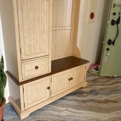 激レア‼️新品♥️海外特別注文♥️フランス風玄関靴箱➕大容量収納➕洋服掛け➕椅子🔺高さ200cm❌幅125cm❌深い40.5cm