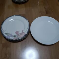 ケーキ皿（ノリタケ）と白い皿