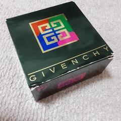 【取引中】GIVENCHYのチーク