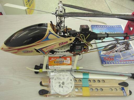 Thunder Tiger ミニタイタン E325 E325 3D Heli 中古