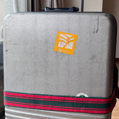 サムソナイトの1週間サイズのスーツケースとスーツケースベルト