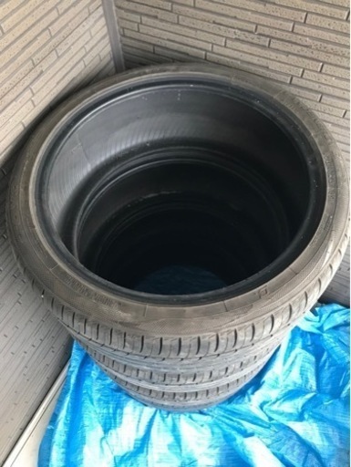 215/40R18 TOYO タイヤ