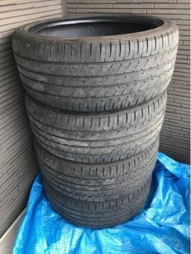 215/40R18 TOYO タイヤ