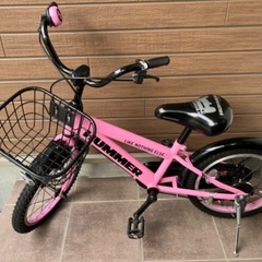 子供用自転車（補助輪つき）