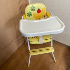 受け渡し確定:折りたたみ式　子ども用の食事の時の椅子(テーブル付き).