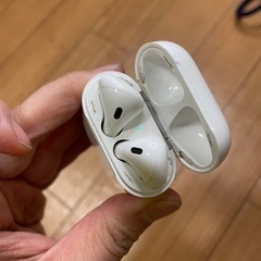 ★ジャンク★ Apple Airpods 両耳・充電ケース付き