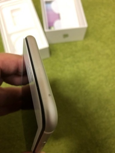 iPhone SE (第2世代) SIMフリー 64GB ホワイト