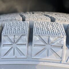 2022年5月製造スタッドレスタイヤ 215/70R16 ホール付き4本セット