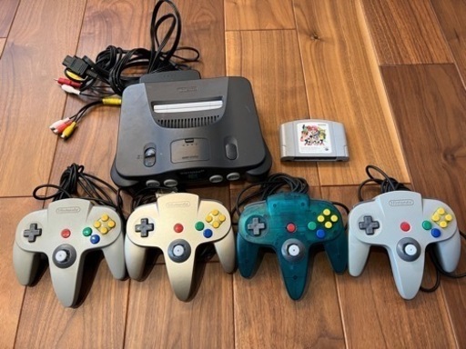 NINTENDO64本体、コントローラー4つ、大乱闘スマッシュブラザーズ