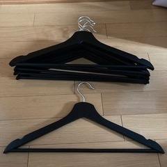【IKEA】黒木製ハンガー7本入り