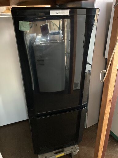 ☆中古￥12,800！【会員価格￥12,800】MITSUBISHI　146㍑2ドア冷蔵庫　家電　2017年製　MR-P15A-B型　幅48cmｘ奥行60cmｘ高さ121cm　【BL203】