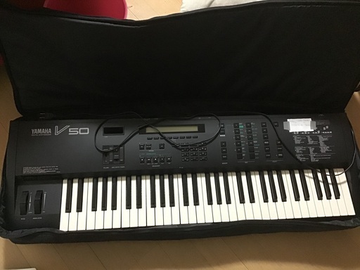 YAMAHA V50シンセサイザーとキーボードモニターセット