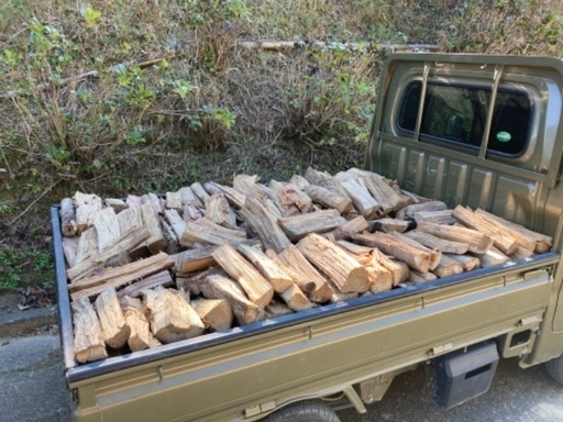 薪ストーブ用　クヌギ　軽トラ平積み　15000円 薪ストーブ用 クヌギ 軽トラ平積み 15000円