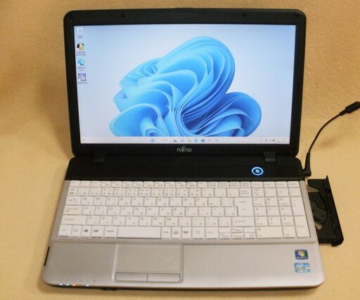 ★SSD搭載Win11★富士通 15型 i3-2330M LIFEBOOK★